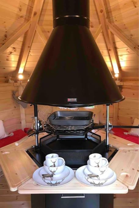Romantic Treehouse With Hot Tub & Bbq Lodge Praze an Beeble Kültér fotó